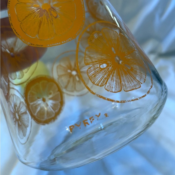 Vintage Pyrex Citrus Print Glass Carafe with Yellow Lid - Picture 5 of 8